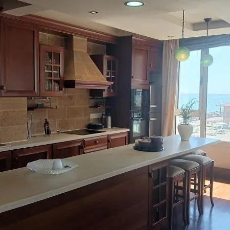 Apartment Quattro Sea View Beachfront Ap 6 *