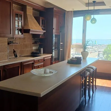 Quattro Sea View Beachfront Ap 6