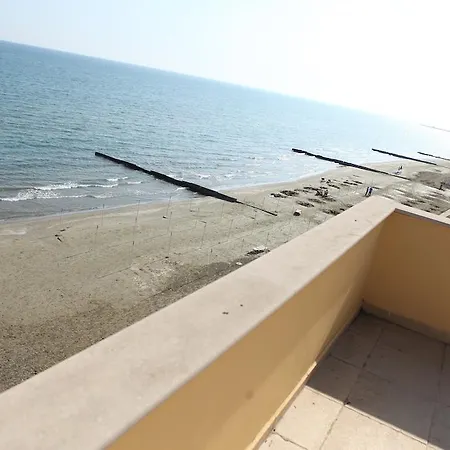 Apartment Quattro Sea View Beachfront Ap 6 *