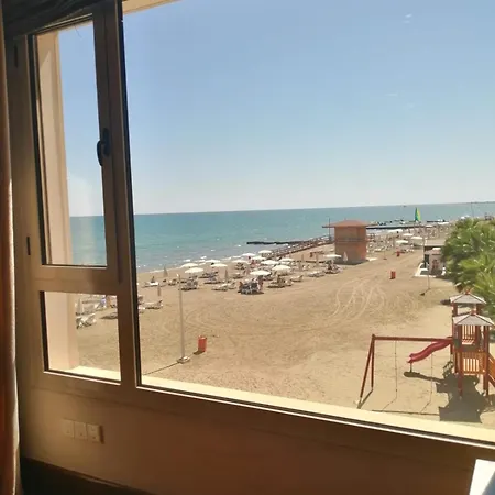 Quattro Sea View Beachfront Ap 6 * Larnaca