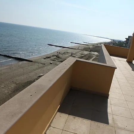 Lägenhet Quattro Sea View Beachfront Ap 6